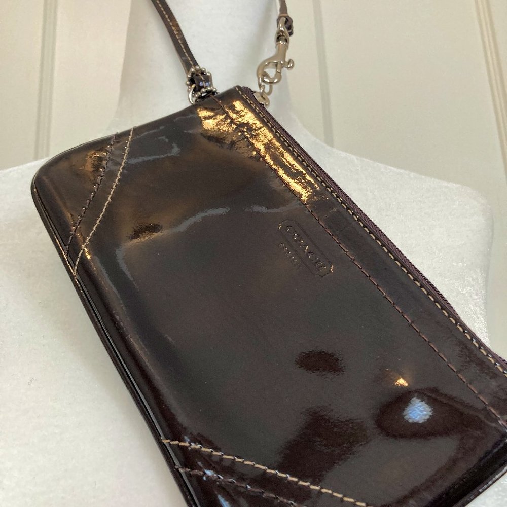 Coach patent leather wristlet - EUC